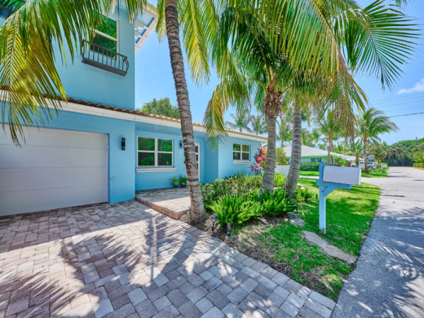 Exquisite Five Bedroom Vacation Rental with Canal Views