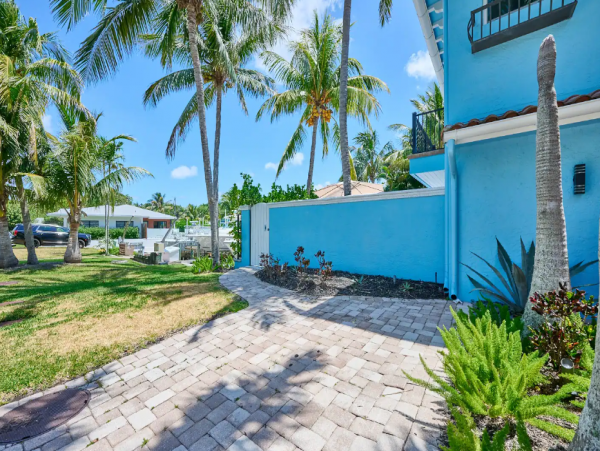 Exquisite Five Bedroom Vacation Rental with Canal Views