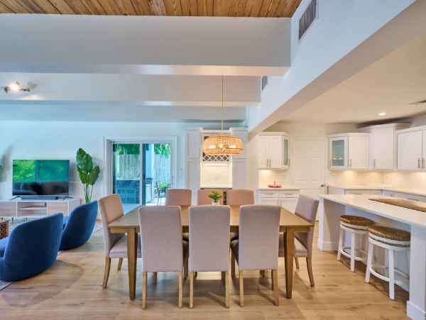 Exquisite Five Bedroom Vacation Rental with Canal Views