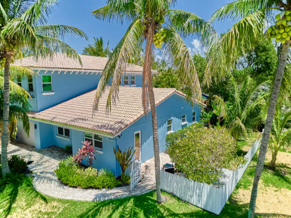 Exquisite Five Bedroom Vacation Rental with Canal Views
