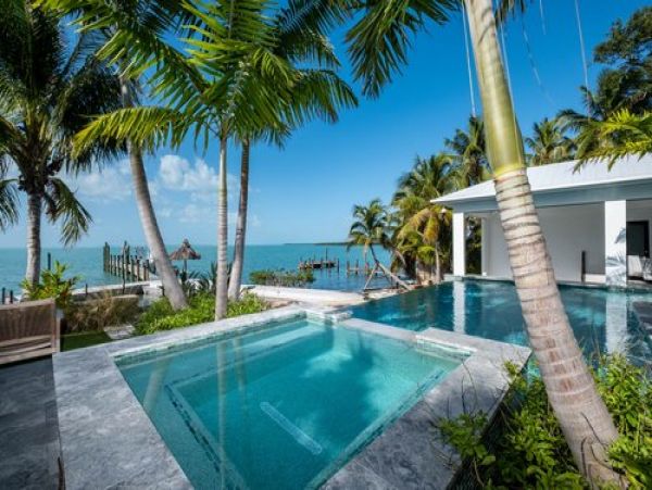 Exclusive Islamorada Retreat with Guest House