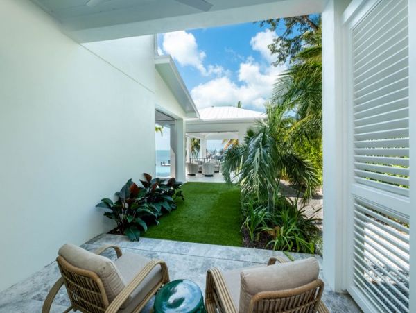 Exclusive Islamorada Retreat with Guest House