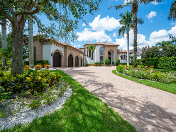 Exquisite Luxury Mansion with Spectacular Bay Views & Pool in Naples