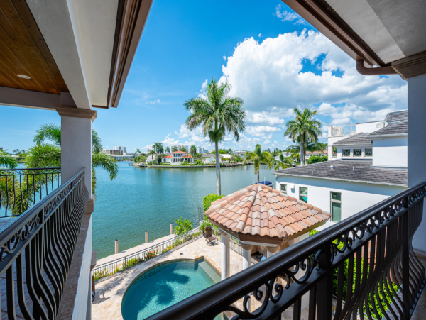 Exquisite Luxury Mansion with Spectacular Bay Views & Pool in Naples