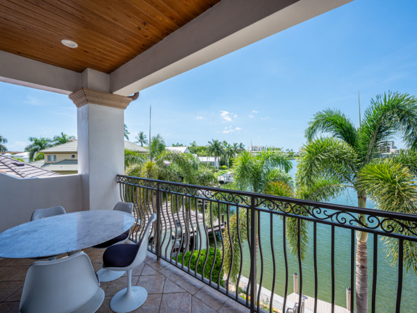 Exquisite Luxury Mansion with Spectacular Bay Views & Pool in Naples