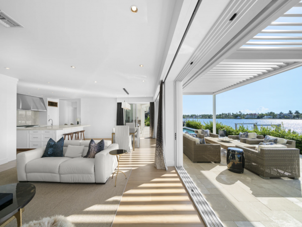 Luxury Villa with Private Pool & Beautiful Bay Views in Naples