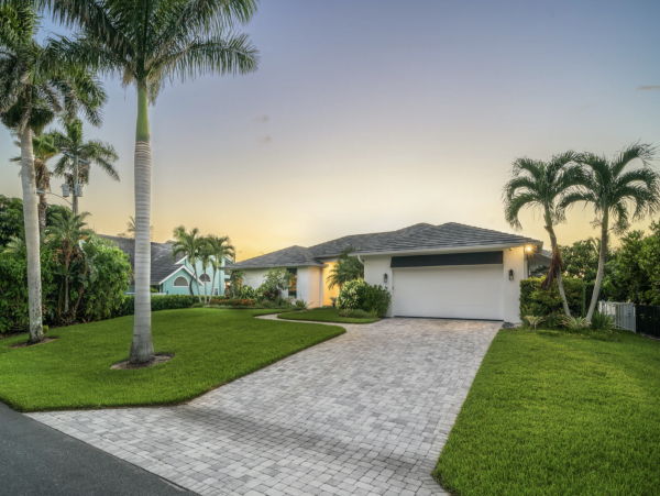 Luxury Villa with Private Pool & Beautiful Bay Views in Naples