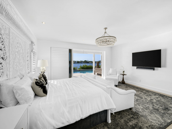 Luxury Villa with Private Pool & Beautiful Bay Views in Naples