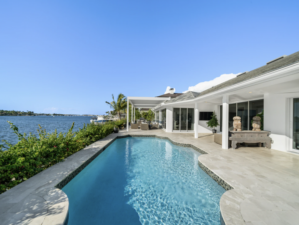 Luxury Villa with Private Pool & Beautiful Bay Views in Naples