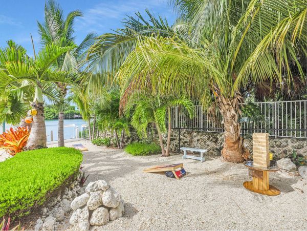 Walk to Beach Six Bedroom Pool Home in Marathon