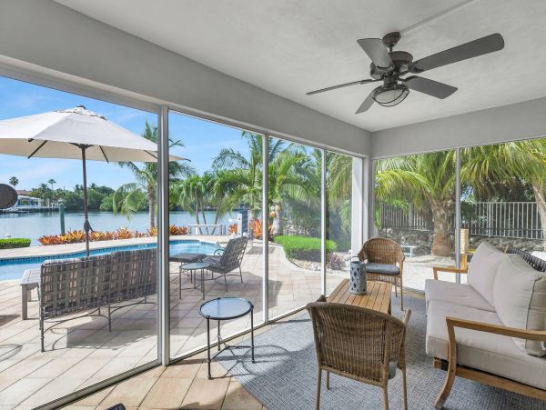 Walk to Beach Six Bedroom Pool Home in Marathon