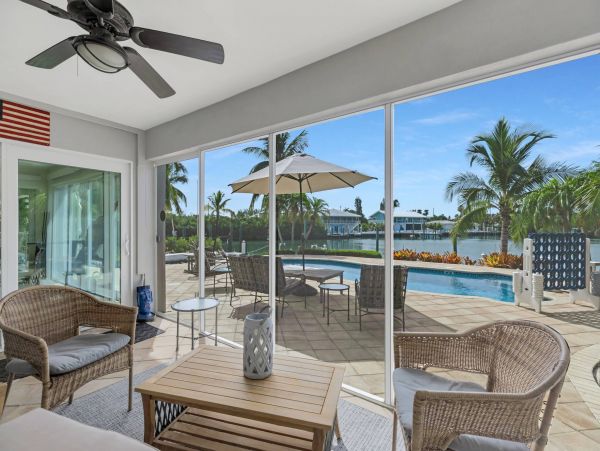 Walk to Beach Six Bedroom Pool Home in Marathon