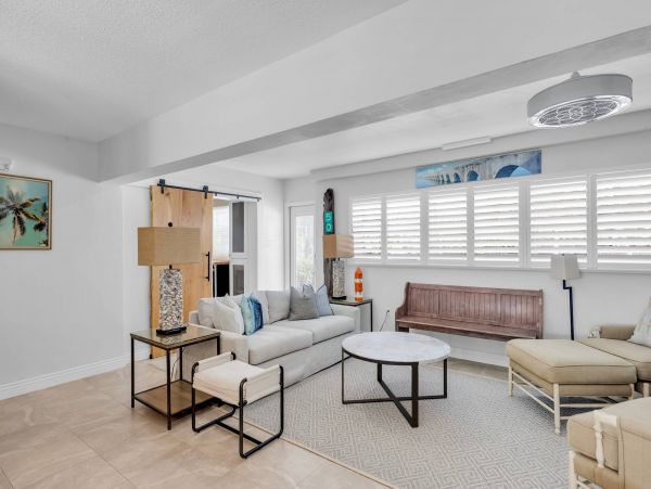 Walk to Beach Six Bedroom Pool Home in Marathon