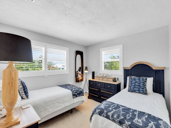 Walk to Beach Six Bedroom Pool Home in Marathon