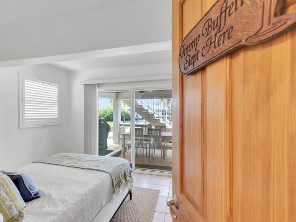 Walk to Beach Six Bedroom Pool Home in Marathon