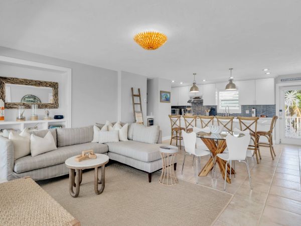 Walk to Beach Six Bedroom Pool Home in Marathon