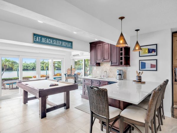 Walk to Beach Six Bedroom Pool Home in Marathon