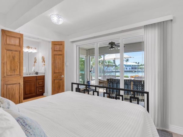 Walk to Beach Six Bedroom Pool Home in Marathon