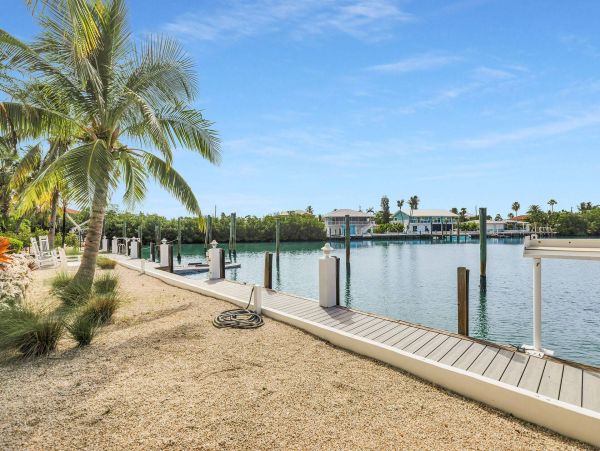 Walk to Beach Six Bedroom Pool Home in Marathon