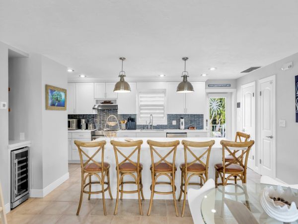 Walk to Beach Six Bedroom Pool Home in Marathon