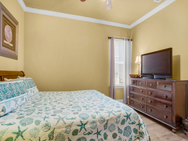 Spacious 6-BR Destin Vacation Rental with Lagoon Pool Views