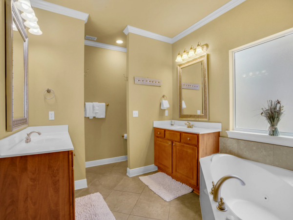 Spacious 6-BR Destin Vacation Rental with Lagoon Pool Views