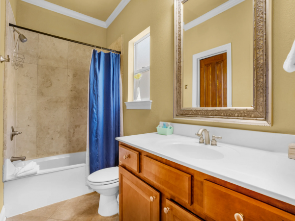 Spacious 6-BR Destin Vacation Rental with Lagoon Pool Views