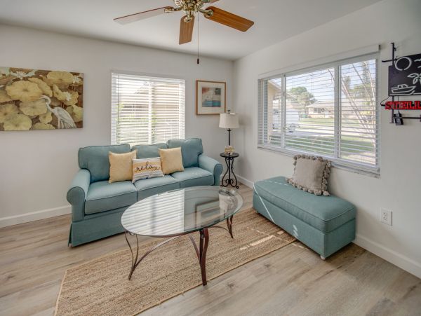 Lovely Two Bedroom Condo with Community Amenities in Naples