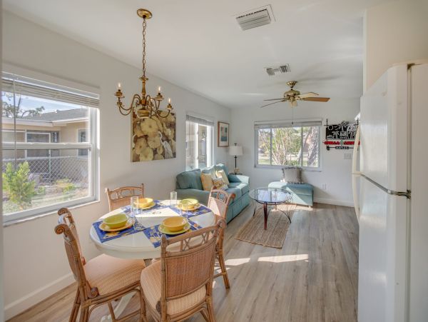 Lovely Two Bedroom Condo with Community Amenities in Naples