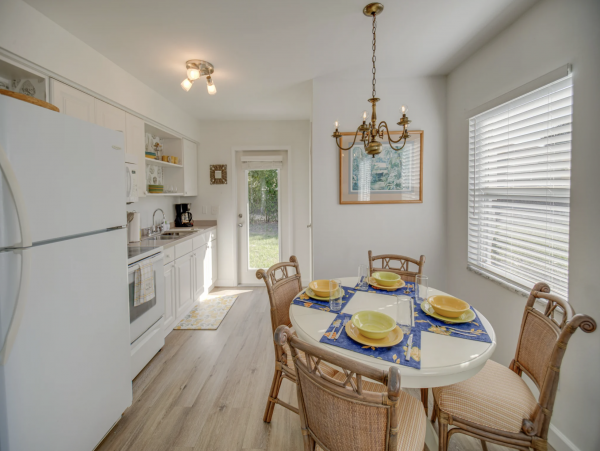 Lovely Two Bedroom Condo with Community Amenities in Naples