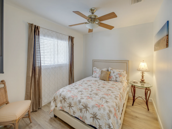 Lovely Two Bedroom Condo with Community Amenities in Naples