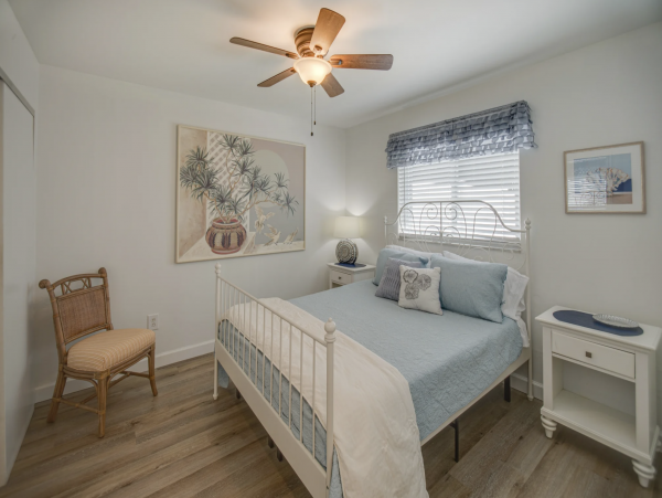 Lovely Two Bedroom Condo with Community Amenities in Naples