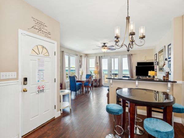 Stunning Gulf Views fron this Lovely Vacation Rental