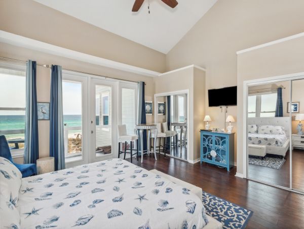 Stunning Gulf Views fron this Lovely Vacation Rental