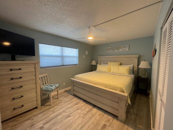 Waterfront Vacation Condo in Marco Island