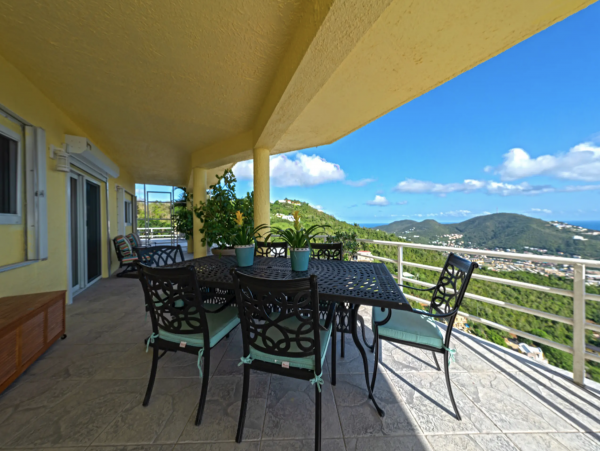 St. Thomas 4-Bdrm Retreat Shared Pool & Amazing Ocean Views
