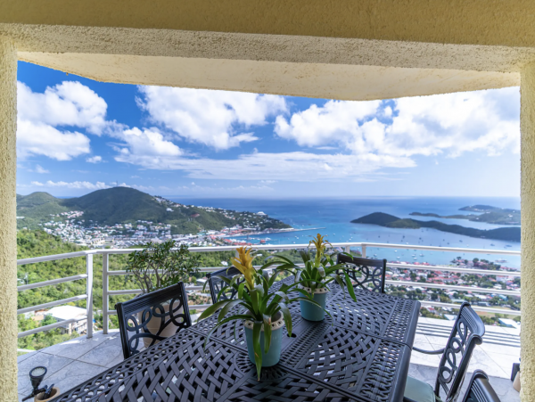 St. Thomas 4-Bdrm Retreat Shared Pool & Amazing Ocean Views