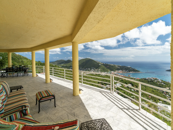 St. Thomas 4-Bdrm Retreat Shared Pool & Amazing Ocean Views