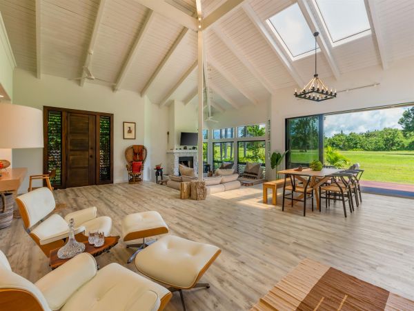 Stunning Vacation Rental with 3 Bedrooms & Pool