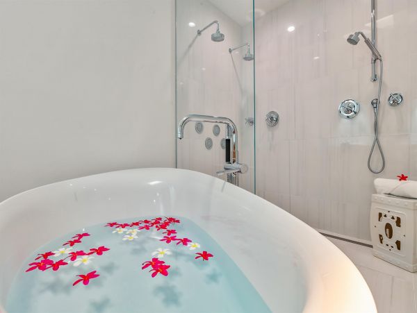 Stunning Vacation Rental with 3 Bedrooms & Pool