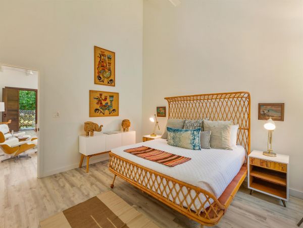 Stunning Vacation Rental with 3 Bedrooms & Pool