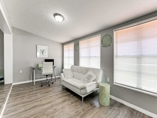 Venice Two Bedroom Vacation Rental Cozy Getaway