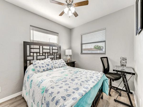 Venice Two Bedroom Vacation Rental Cozy Getaway