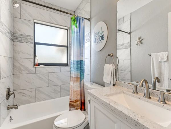 Venice Two Bedroom Vacation Rental Cozy Getaway