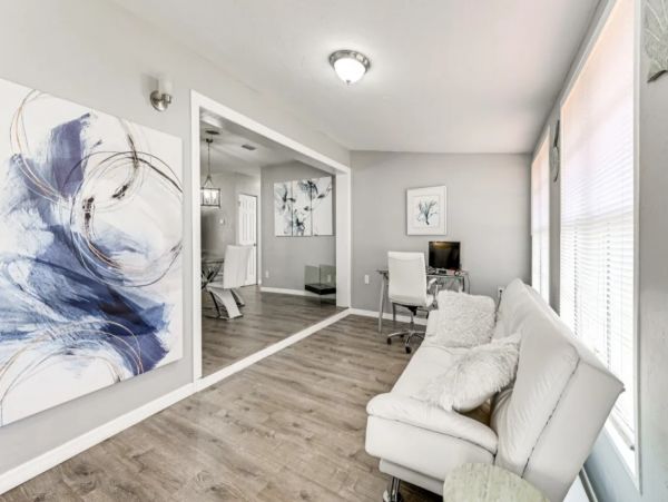 Venice Two Bedroom Vacation Rental Cozy Getaway