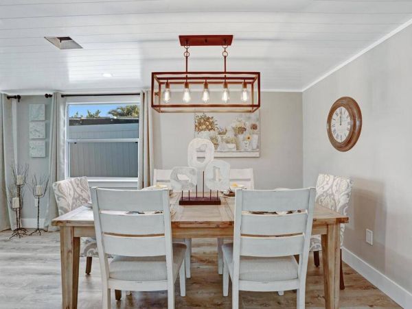 Naples Luxury 4-Bedroom Home with Pool in a Great Location