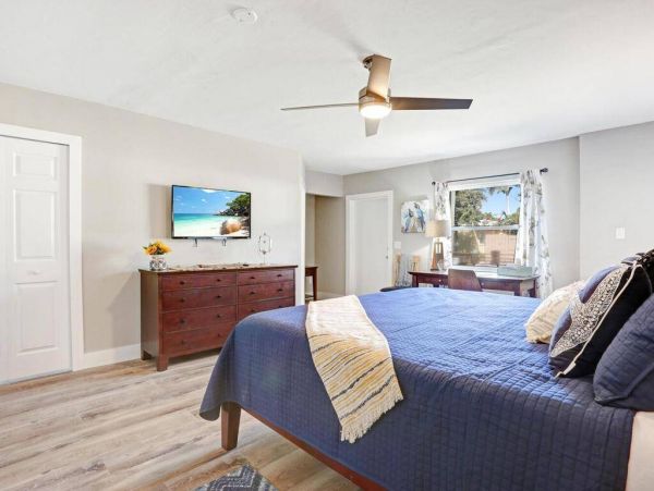 Naples Luxury 4-Bedroom Home with Pool in a Great Location