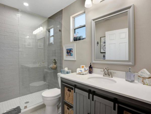 Naples Luxury 4-Bedroom Home with Pool in a Great Location