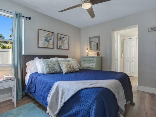 Naples Luxury 4-Bedroom Home with Pool in a Great Location