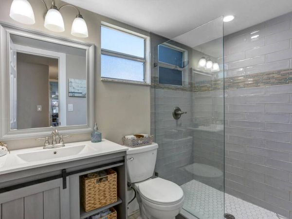 Naples Luxury 4-Bedroom Home with Pool in a Great Location